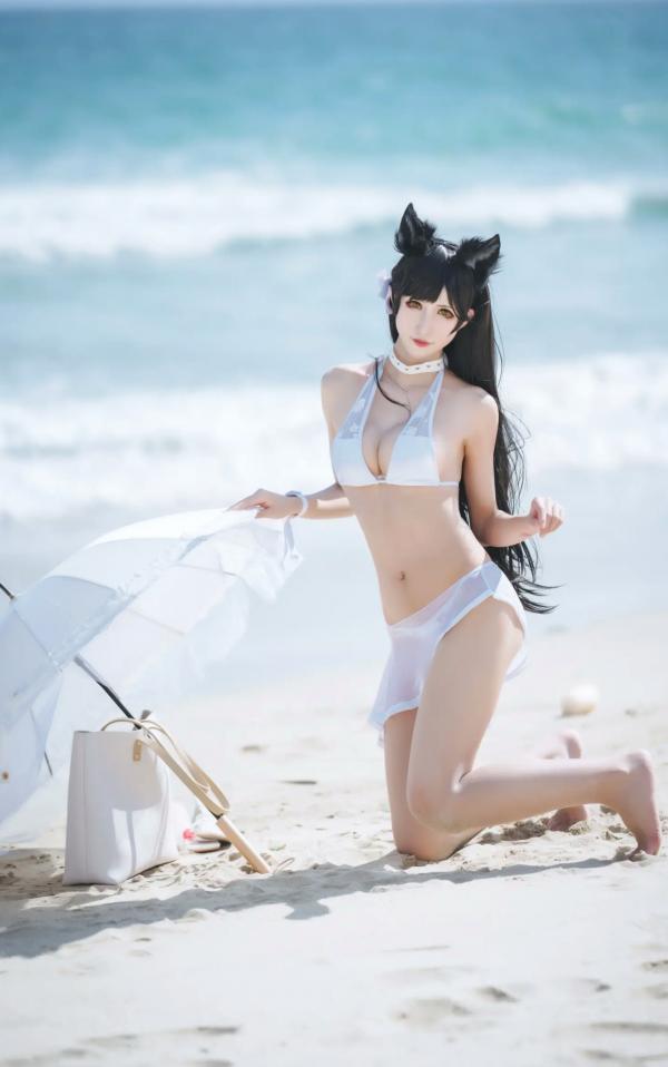    masaki雅祈 - 碧蓝航线爱宕Cosplay，纯白比基尼海滩度假风，性感女神与狐耳少女的完美演绎 [29P]第14张图片