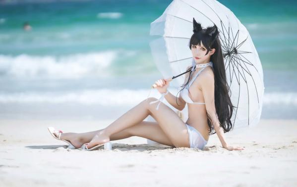    masaki雅祈 - 碧蓝航线爱宕Cosplay，纯白比基尼海滩度假风，性感女神与狐耳少女的完美演绎 [29P]第18张图片