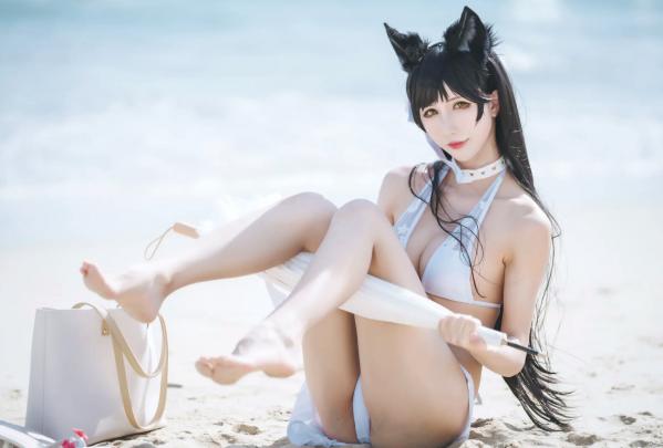    masaki雅祈 - 碧蓝航线爱宕Cosplay，纯白比基尼海滩度假风，性感女神与狐耳少女的完美演绎 [29P]第19张图片