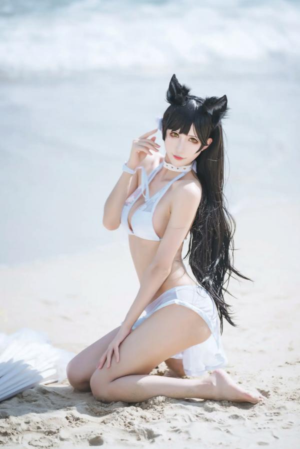    masaki雅祈 - 碧蓝航线爱宕Cosplay，纯白比基尼海滩度假风，性感女神与狐耳少女的完美演绎 [29P]第22张图片