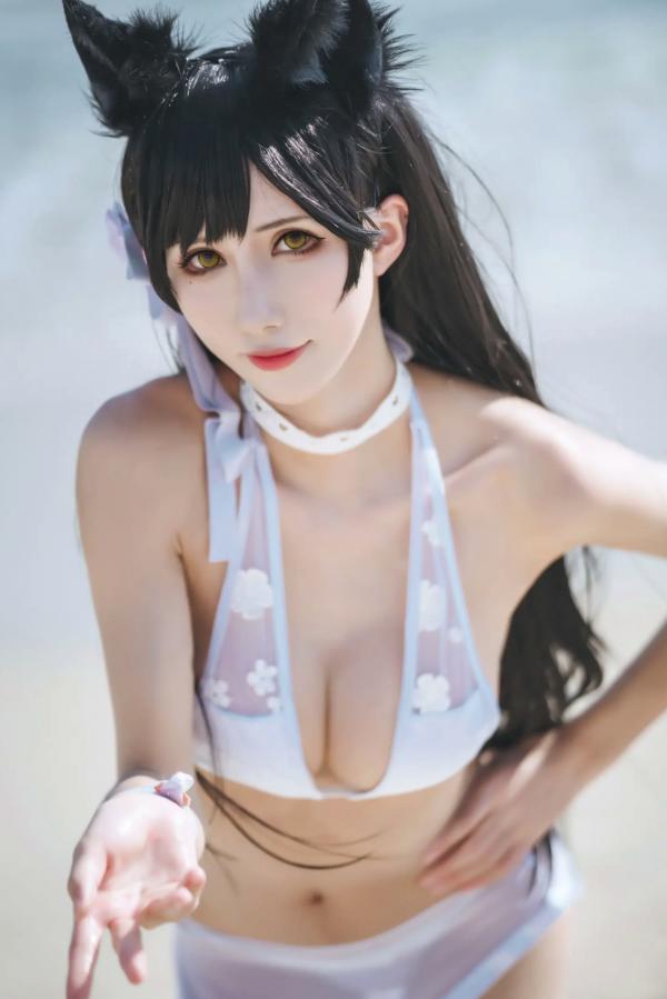    masaki雅祈 - 碧蓝航线爱宕Cosplay，纯白比基尼海滩度假风，性感女神与狐耳少女的完美演绎 [29P]第26张图片