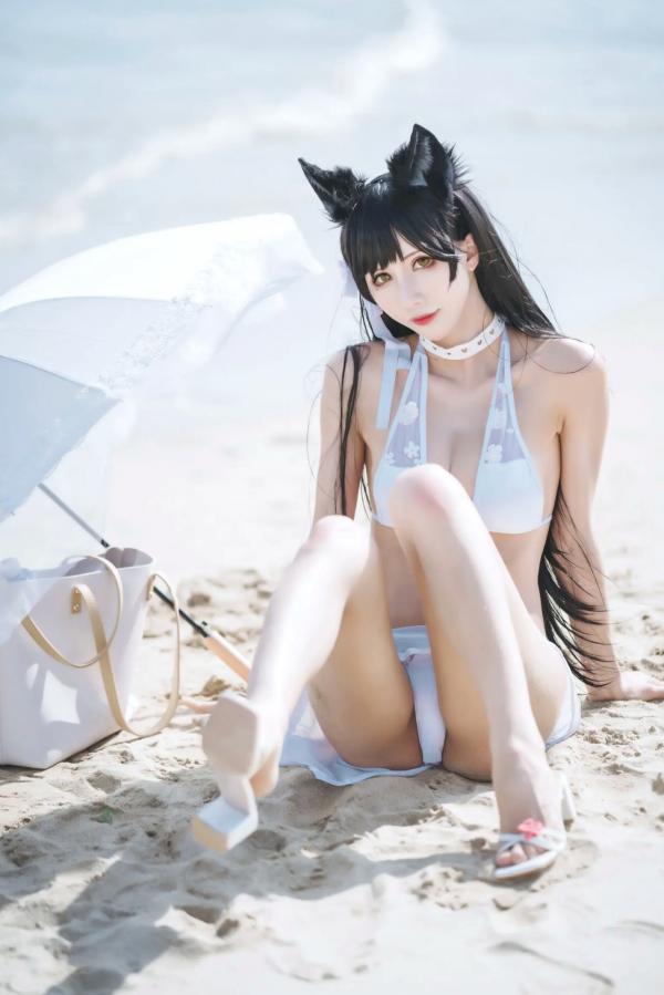    masaki雅祈 - 碧蓝航线爱宕Cosplay，纯白比基尼海滩度假风，性感女神与狐耳少女的完美演绎 [29P]第28张图片