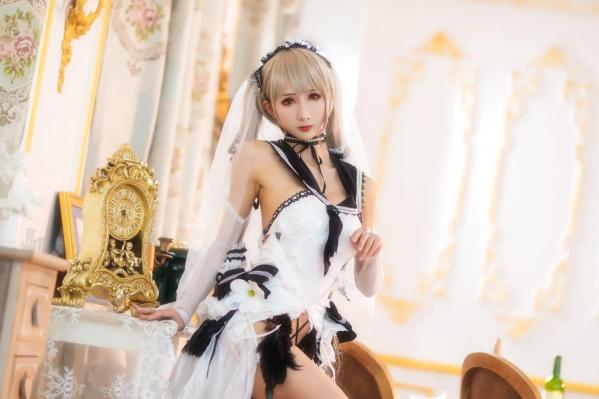   masaki雅祈 - 碧蓝航线可畏礼服COS，银发红瞳还原绝美华服，精致优雅角色扮演写真第2张图片