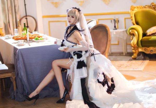    masaki雅祈 - 碧蓝航线可畏礼服COS，银发红瞳还原绝美华服，精致优雅角色扮演写真第4张图片