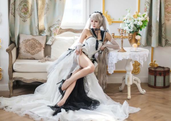    masaki雅祈 - 碧蓝航线可畏礼服COS，银发红瞳还原绝美华服，精致优雅角色扮演写真第8张图片