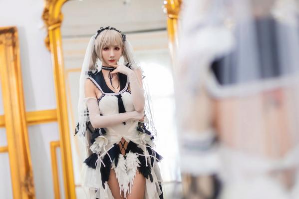    masaki雅祈 - 碧蓝航线可畏礼服COS，银发红瞳还原绝美华服，精致优雅角色扮演写真第15张图片