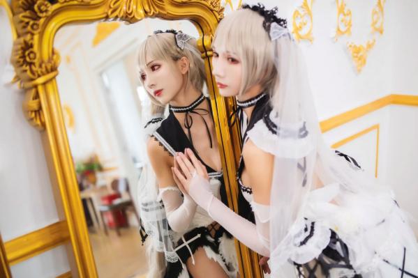    masaki雅祈 - 碧蓝航线可畏礼服COS，银发红瞳还原绝美华服，精致优雅角色扮演写真第16张图片