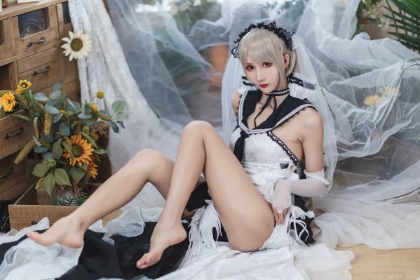    masaki雅祈 - 碧蓝航线可畏礼服COS，银发红瞳还原绝美华服，精致优雅角色扮演写真第20张图片