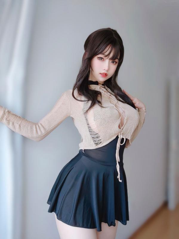    女主K-初秋私房穿搭：童颜巨乳、极致诱惑与大胆的大尺度写真第1张图片