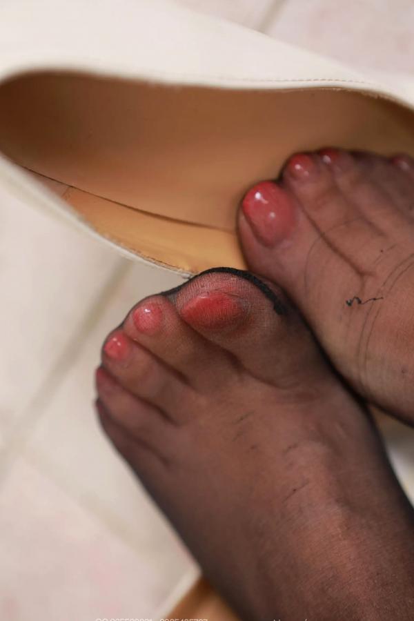    IESS异思趣向 婉萍《小辫子OL制服》黑丝包臀裙职场诱惑私房摄影第57张图片