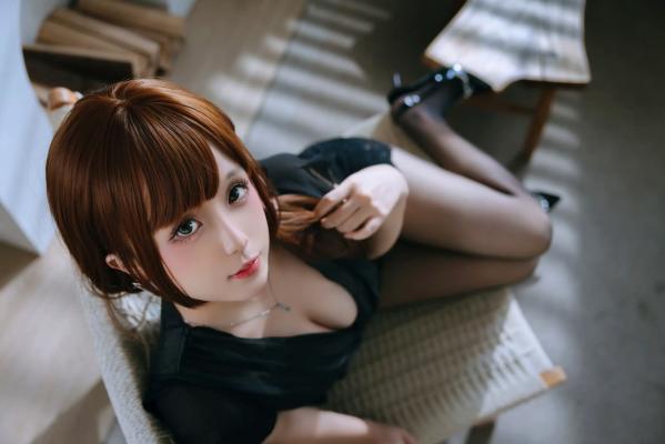    Cosplay日奈娇 - 未亡人：室内私房黑丝福利，尽显御姐成熟风韵与极致诱惑，极品身材写真大赏 [178P]第45张图片
