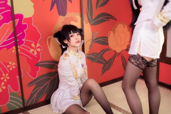    神楽坂真冬-指挥官很忙：纯白军装COS制服诱惑，极致丝袜美腿，室内私房视觉盛宴第1张图片