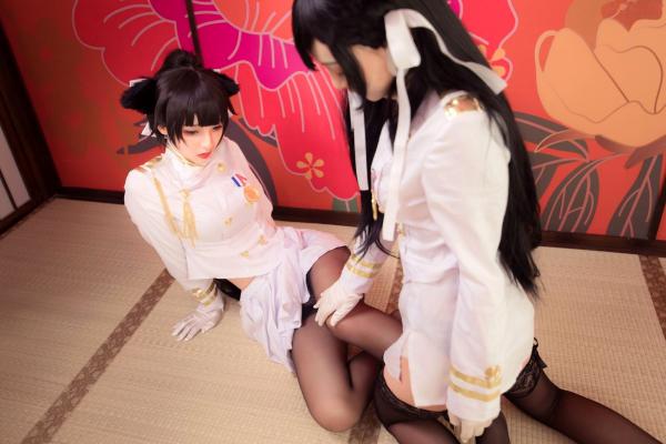    神楽坂真冬-指挥官很忙：纯白军装COS制服诱惑，极致丝袜美腿，室内私房视觉盛宴第3张图片