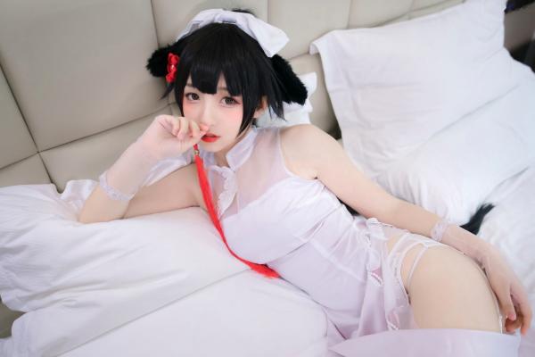    神楽坂真冬-指挥官很忙：纯白军装COS制服诱惑，极致丝袜美腿，室内私房视觉盛宴第65张图片