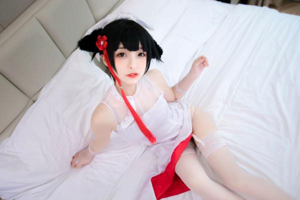    神楽坂真冬-指挥官很忙：纯白军装COS制服诱惑，极致丝袜美腿，室内私房视觉盛宴第67张图片