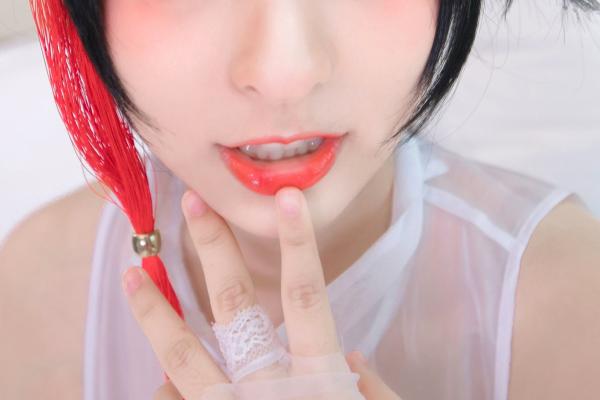    神楽坂真冬-指挥官很忙：纯白军装COS制服诱惑，极致丝袜美腿，室内私房视觉盛宴第73张图片