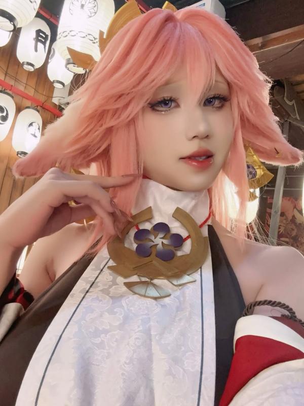    《桜满三时 八重神子》极致性感COSPLAY，高还原度与极品身材的视觉碰撞，诱惑角色扮演，尽显人间胸器之美[89P]第1张图片