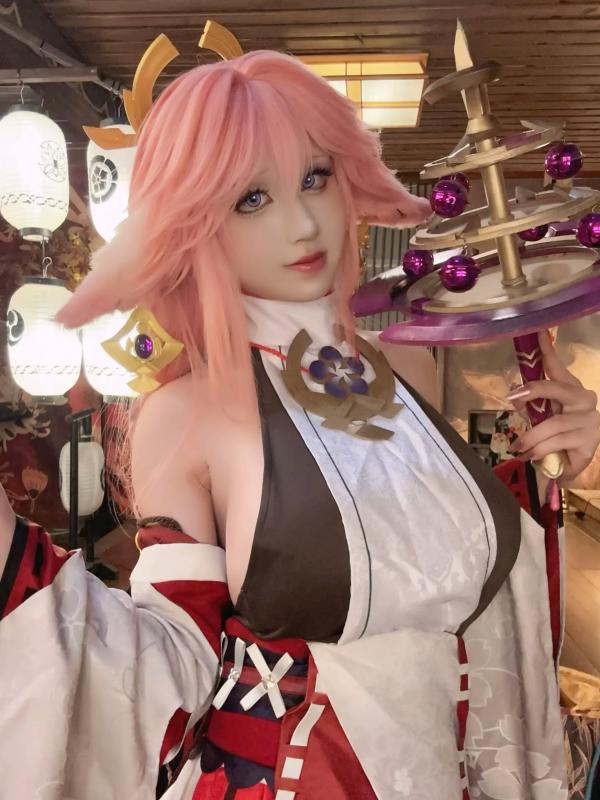    《桜满三时 八重神子》极致性感COSPLAY，高还原度与极品身材的视觉碰撞，诱惑角色扮演，尽显人间胸器之美[89P]第3张图片