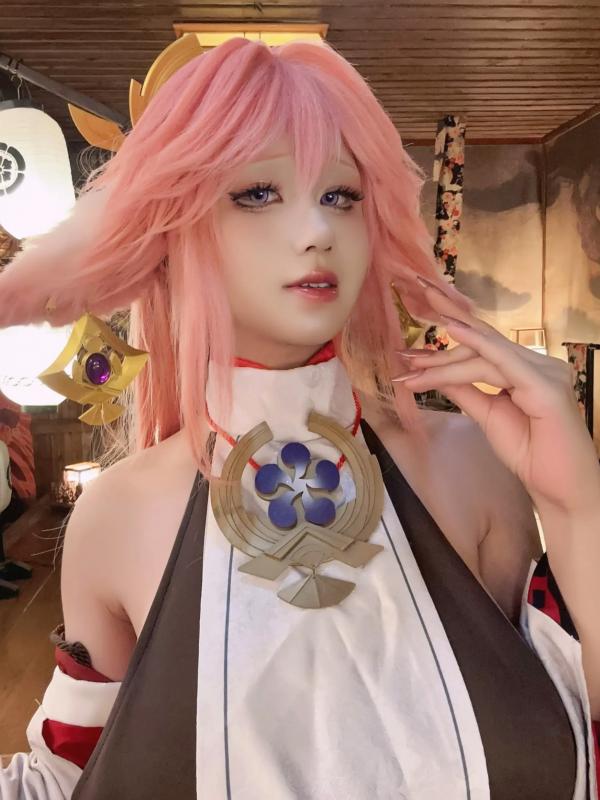    《桜满三时 八重神子》极致性感COSPLAY，高还原度与极品身材的视觉碰撞，诱惑角色扮演，尽显人间胸器之美[89P]第8张图片