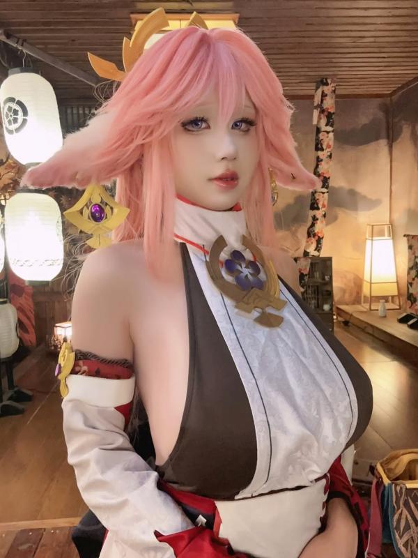    《桜满三时 八重神子》极致性感COSPLAY，高还原度与极品身材的视觉碰撞，诱惑角色扮演，尽显人间胸器之美[89P]第9张图片