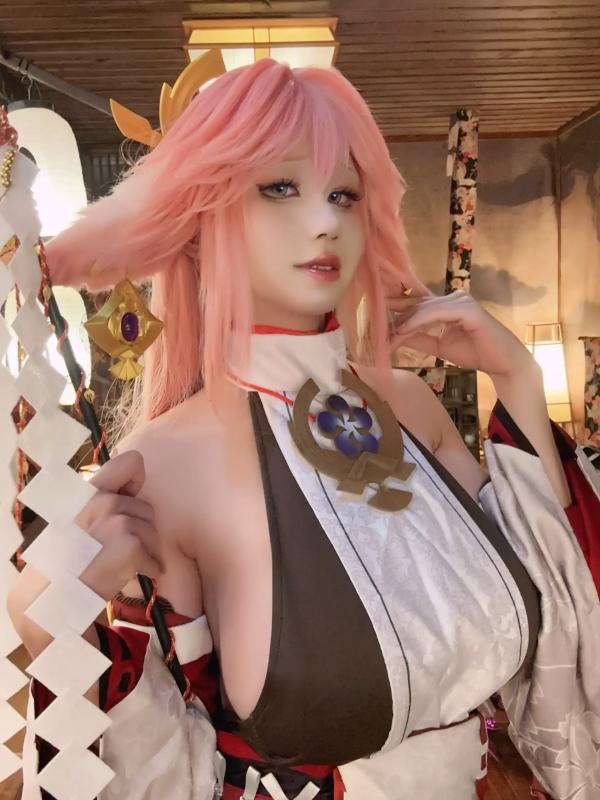    《桜满三时 八重神子》极致性感COSPLAY，高还原度与极品身材的视觉碰撞，诱惑角色扮演，尽显人间胸器之美[89P]第10张图片