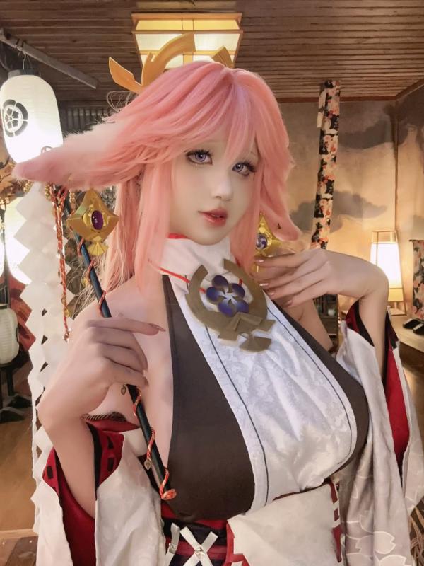    《桜满三时 八重神子》极致性感COSPLAY，高还原度与极品身材的视觉碰撞，诱惑角色扮演，尽显人间胸器之美[89P]第11张图片