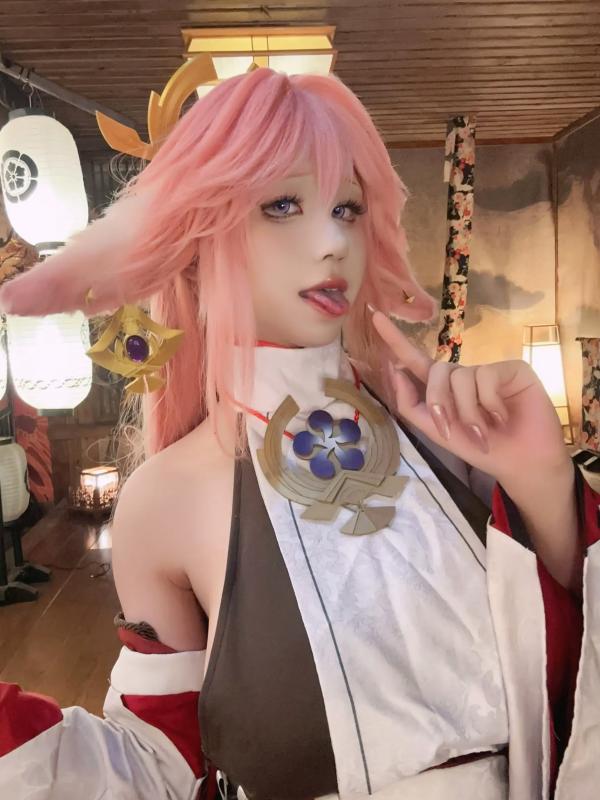    《桜满三时 八重神子》极致性感COSPLAY，高还原度与极品身材的视觉碰撞，诱惑角色扮演，尽显人间胸器之美[89P]第14张图片