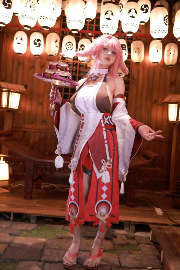    《桜满三时 八重神子》极致性感COSPLAY，高还原度与极品身材的视觉碰撞，诱惑角色扮演，尽显人间胸器之美[89P]第15张图片