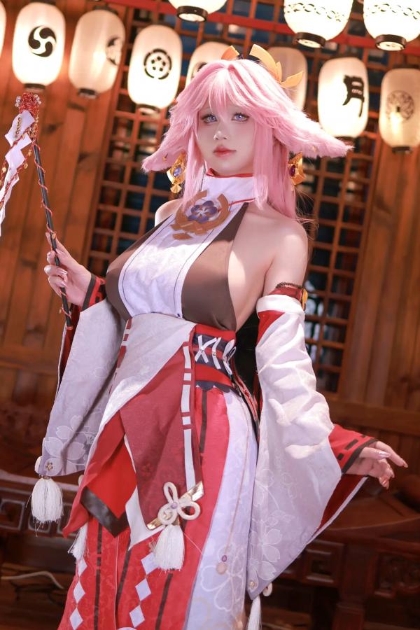    《桜满三时 八重神子》极致性感COSPLAY，高还原度与极品身材的视觉碰撞，诱惑角色扮演，尽显人间胸器之美[89P]第58张图片