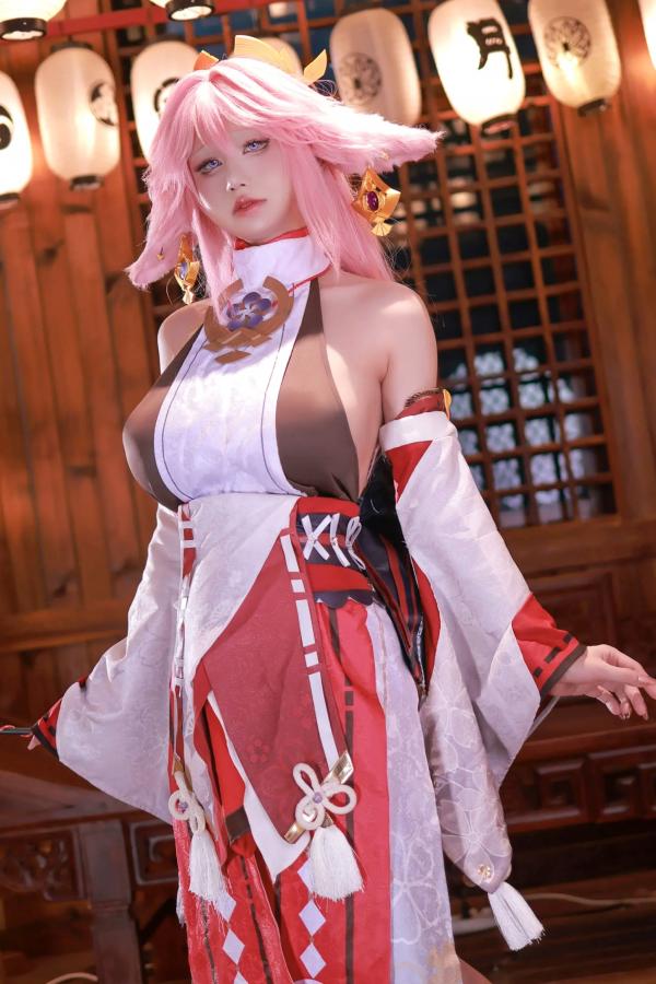    《桜满三时 八重神子》极致性感COSPLAY，高还原度与极品身材的视觉碰撞，诱惑角色扮演，尽显人间胸器之美[89P]第59张图片