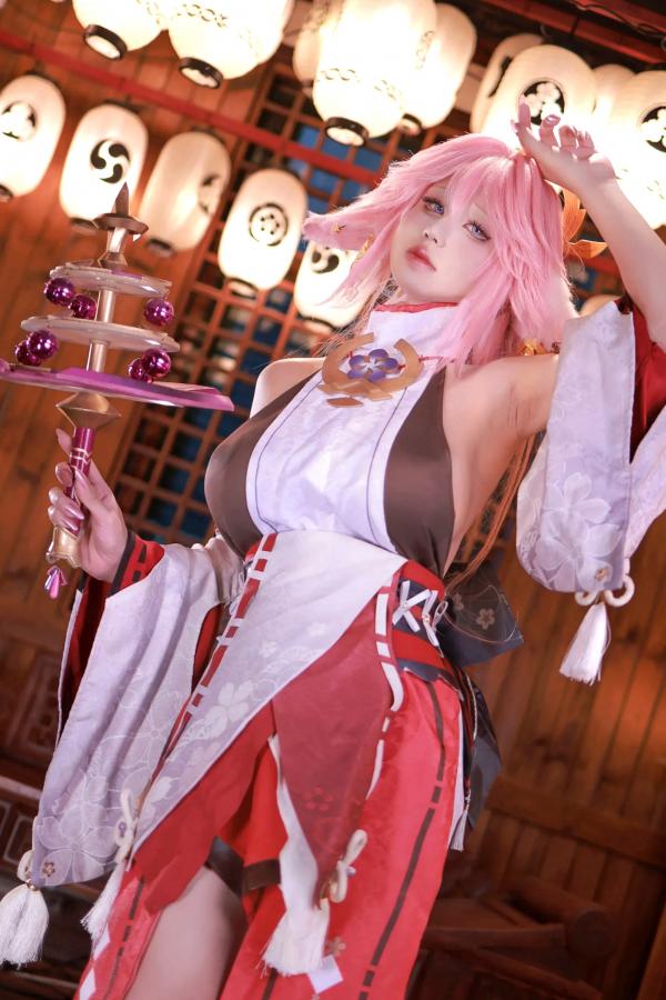    《桜满三时 八重神子》极致性感COSPLAY，高还原度与极品身材的视觉碰撞，诱惑角色扮演，尽显人间胸器之美[89P]第62张图片