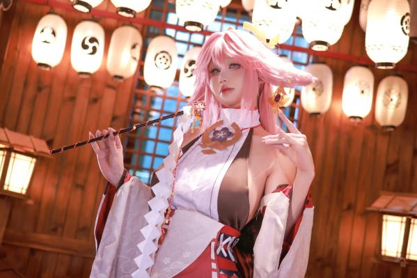    《桜满三时 八重神子》极致性感COSPLAY，高还原度与极品身材的视觉碰撞，诱惑角色扮演，尽显人间胸器之美[89P]第66张图片