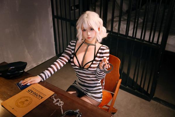    日奈娇 审讯室角色扮演 囚犯造型破损黑丝制服诱惑 美腿写真第58张图片