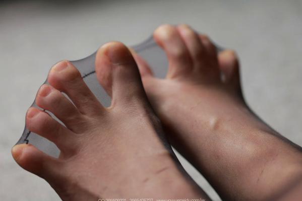    IESS异思趣向 小婕《霸气侧漏》黑色旗袍制服诱惑办公室黑丝美腿私房写真第56张图片