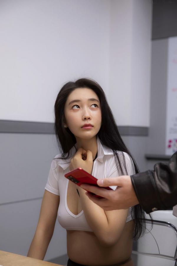    韩国美女LeeHa办公室女郎系列：黑色绑带情趣内衣与丝袜诱惑，极致车内私房大尺度写真第19张图片