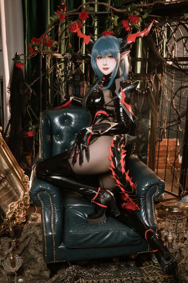    兔胖胖min - 暗黑哥特风魔族少女角色扮演 雷根斯堡精选大尺度私房照 [40P]第11张图片