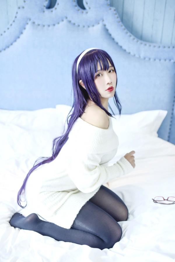    九曲Jean - 霞之丘诗羽Cosplay，白色露肩毛衣配黑丝，室内私房动漫女神，还原度超高[28P]第6张图片