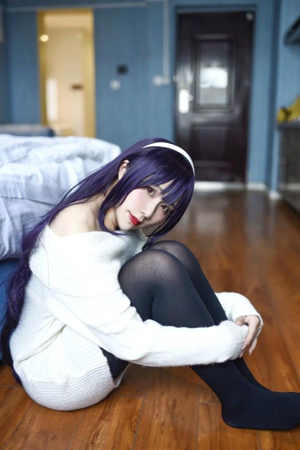    九曲Jean - 霞之丘诗羽Cosplay，白色露肩毛衣配黑丝，室内私房动漫女神，还原度超高[28P]第7张图片