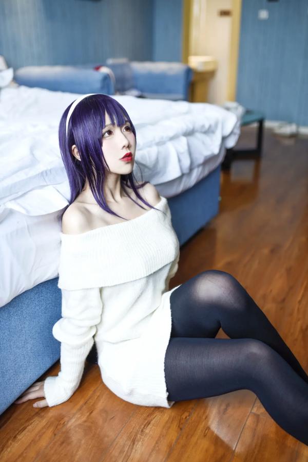    九曲Jean - 霞之丘诗羽Cosplay，白色露肩毛衣配黑丝，室内私房动漫女神，还原度超高[28P]第9张图片