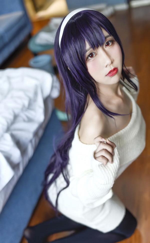    九曲Jean - 霞之丘诗羽Cosplay，白色露肩毛衣配黑丝，室内私房动漫女神，还原度超高[28P]第11张图片