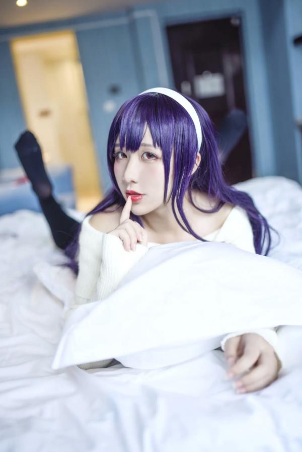    九曲Jean - 霞之丘诗羽Cosplay，白色露肩毛衣配黑丝，室内私房动漫女神，还原度超高[28P]第15张图片