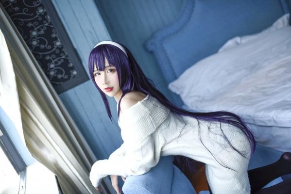    九曲Jean - 霞之丘诗羽Cosplay，白色露肩毛衣配黑丝，室内私房动漫女神，还原度超高[28P]第16张图片