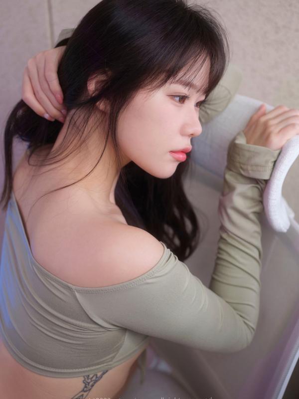    韩国美女Sira淡绿T短裙私房写真，极致性感美臀曲线，ArtGravia纯欲风格大尺度女神摄影第17张图片