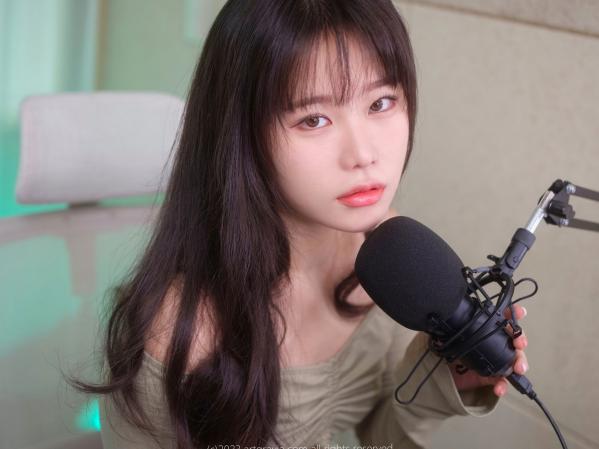    韩国美女Sira淡绿T短裙私房写真，极致性感美臀曲线，ArtGravia纯欲风格大尺度女神摄影第34张图片