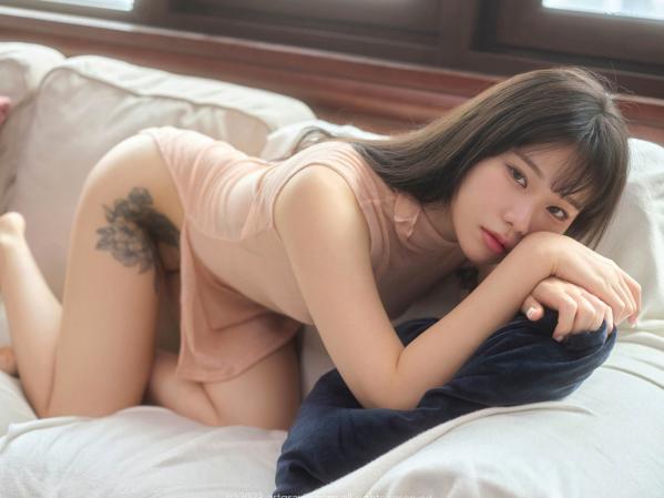    韩国美女Sira淡绿T短裙私房写真，极致性感美臀曲线，ArtGravia纯欲风格大尺度女神摄影第52张图片