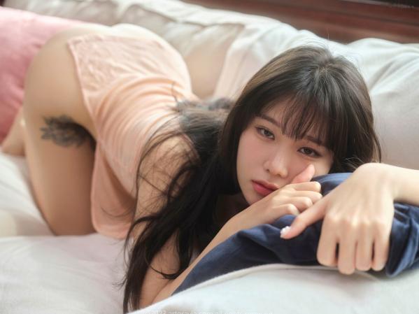    韩国美女Sira淡绿T短裙私房写真，极致性感美臀曲线，ArtGravia纯欲风格大尺度女神摄影第53张图片