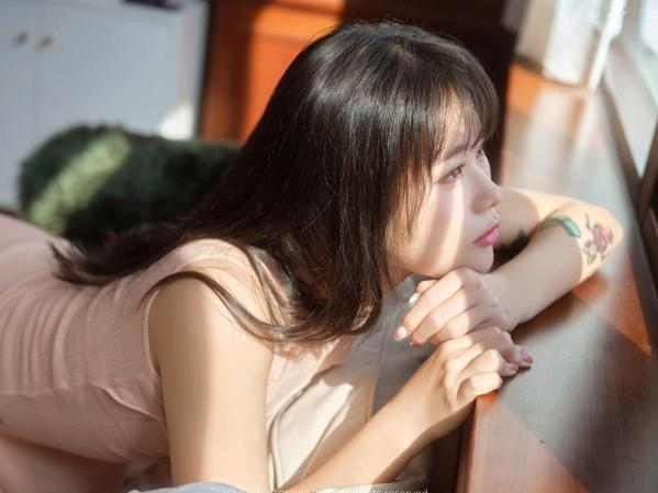    韩国美女Sira淡绿T短裙私房写真，极致性感美臀曲线，ArtGravia纯欲风格大尺度女神摄影第88张图片