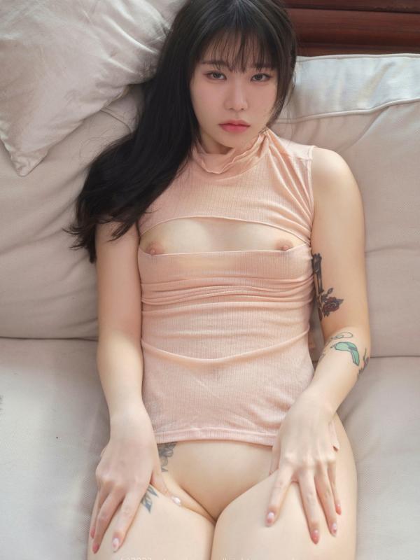   韩国美女Sira淡绿T短裙私房写真，极致性感美臀曲线，ArtGravia纯欲风格大尺度女神摄影第94张图片
