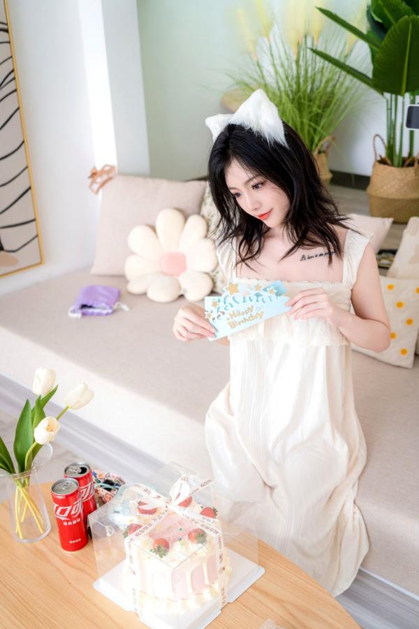    桃良阿宅-精美草莓蛋糕私房写真，居家清纯猫耳少女诱惑拍摄，极致性感身材大尺度展现第2张图片