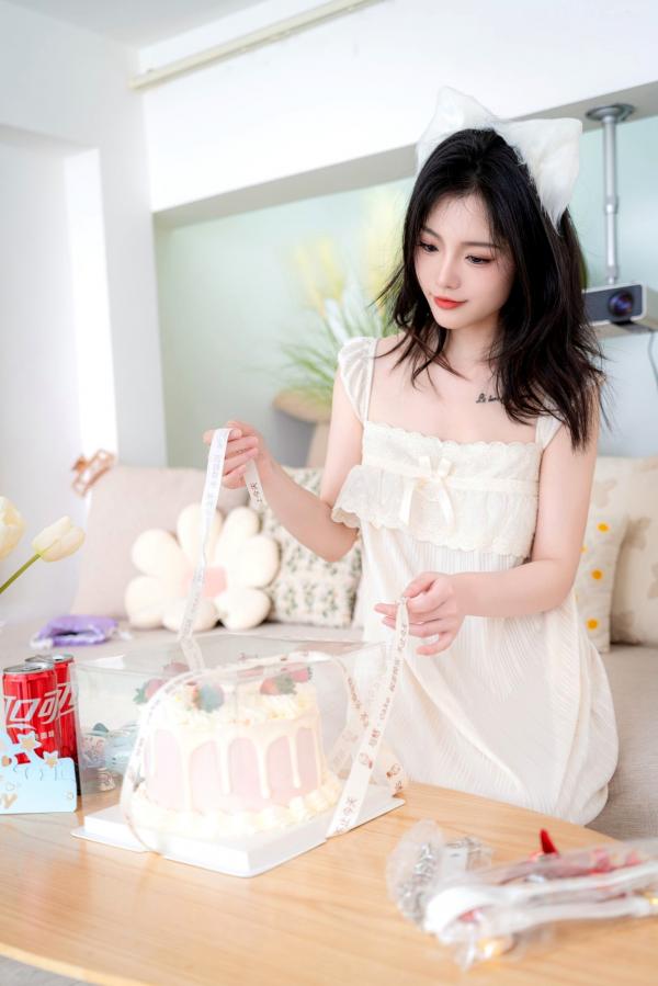    桃良阿宅-精美草莓蛋糕私房写真，居家清纯猫耳少女诱惑拍摄，极致性感身材大尺度展现第4张图片